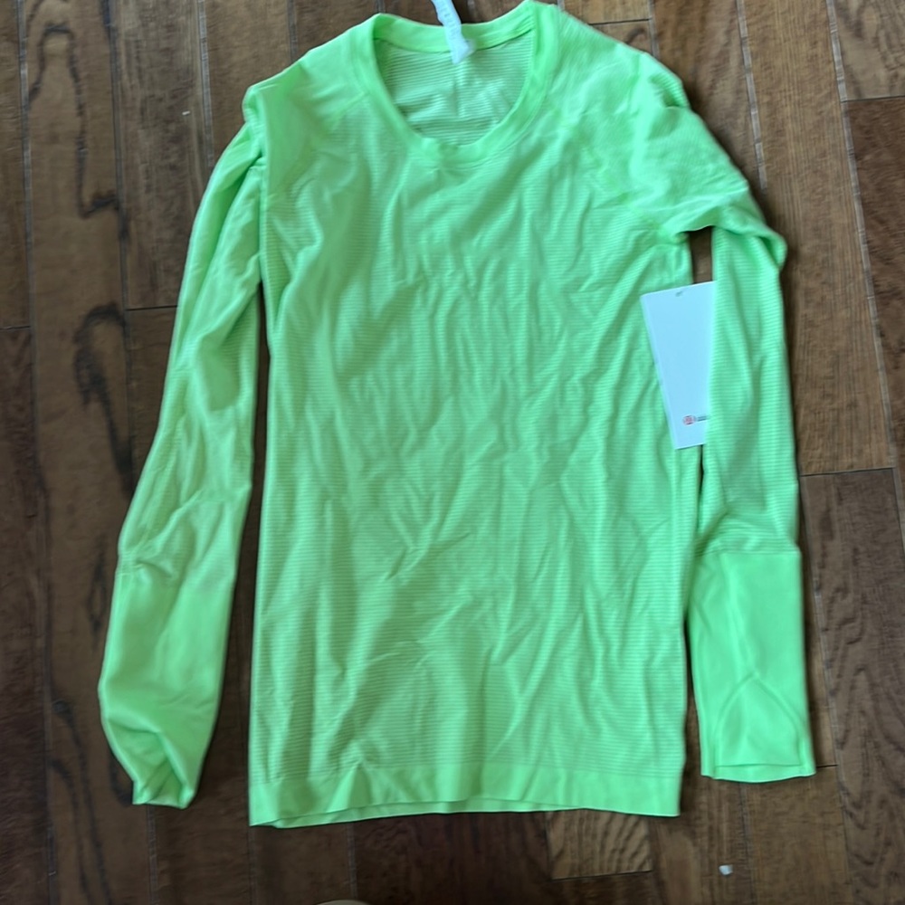 NWT Lululemon Swiftly LS - NeoMint - size 6
